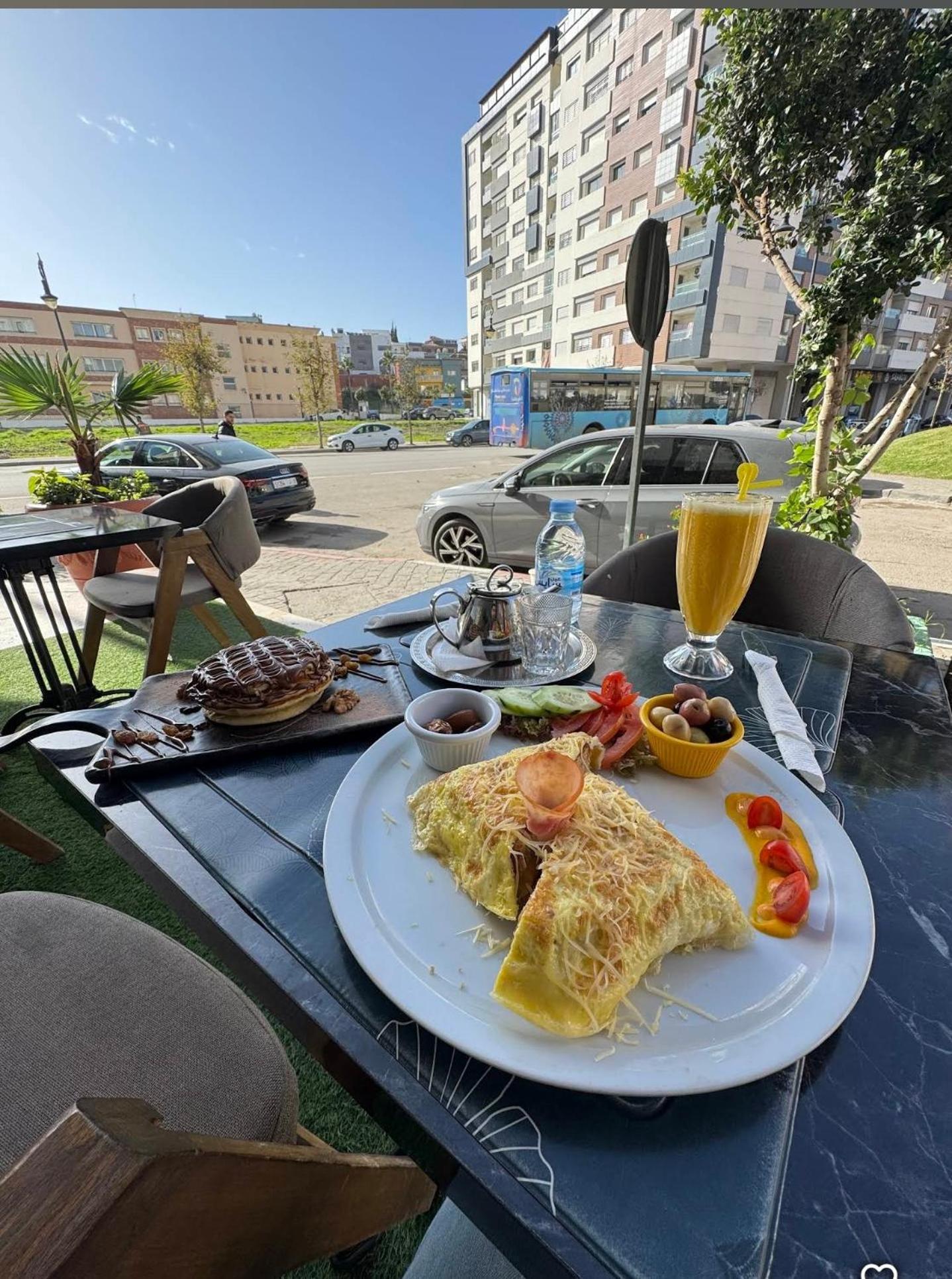 Ideal Pour Les Familles Dans Un Quartier Calme Proche De La Corniche Apartment
